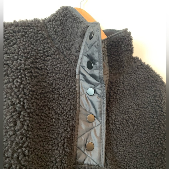 Women’s NWT Athleta Oversized Sherpa Black Quartertop Pullover Swester Size XS - Picture 6 of 13